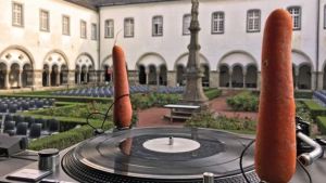 اليكم أغرب أوركسترا في العالم.. بآلات مصنوعة من الخضروات!