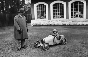 جديد "بوغاتي".. سيارة كهربائية للأطفال (صور)