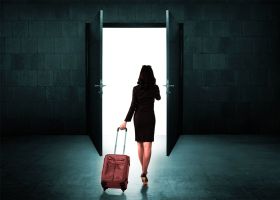 رواد ”الفيسبوك“ يتفاعلون مع صور مهرجان المصارعة التقليدي في مالي