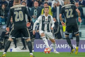 بينهم رونالدو.. 7 لاعبين خالفوا تصريحاتهم بعدم الرحيل عن فرقهم