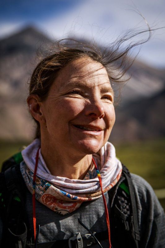 سيدة تتحدّى السرطان وتتسلق جبال همالايا بقوة وعزم.. لماذا؟ 1 سيدة تتحدّى السرطان وتتسلق جبال همالايا بقوة وعزم.. لماذا؟