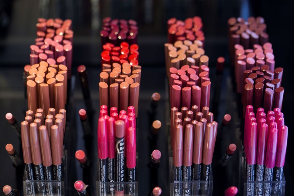 4 مستحضرات تجميل يجب حفظها في الثلاجة.. هل هذا ضروري؟ (صور)