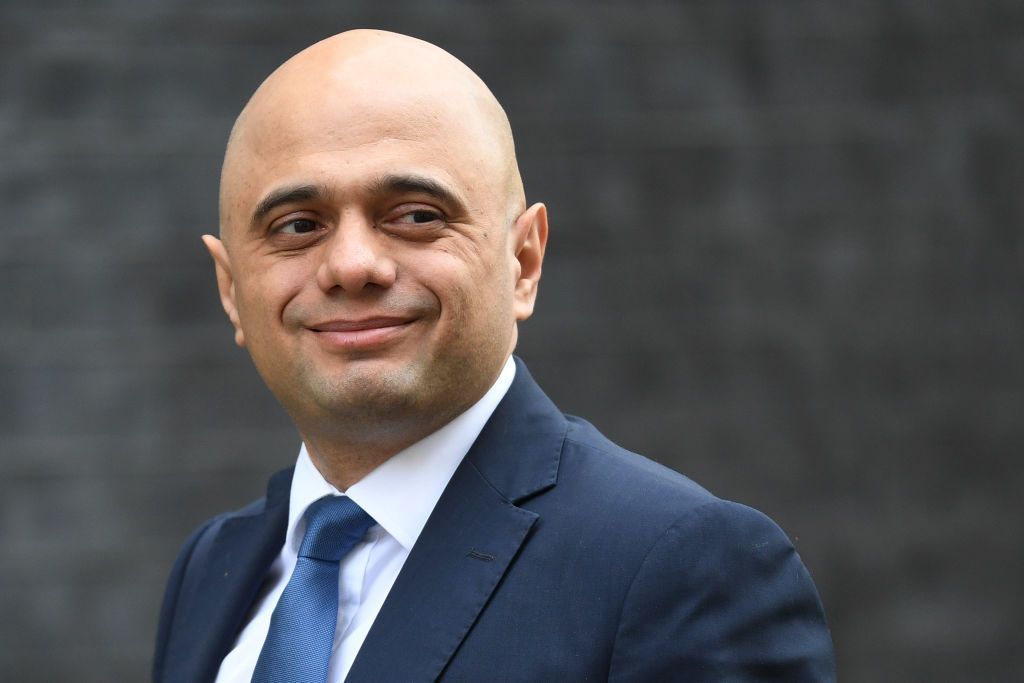 نجل مهاجر باكستاني يدخل السباق لخلافة تيريزا ماي.. من هو؟