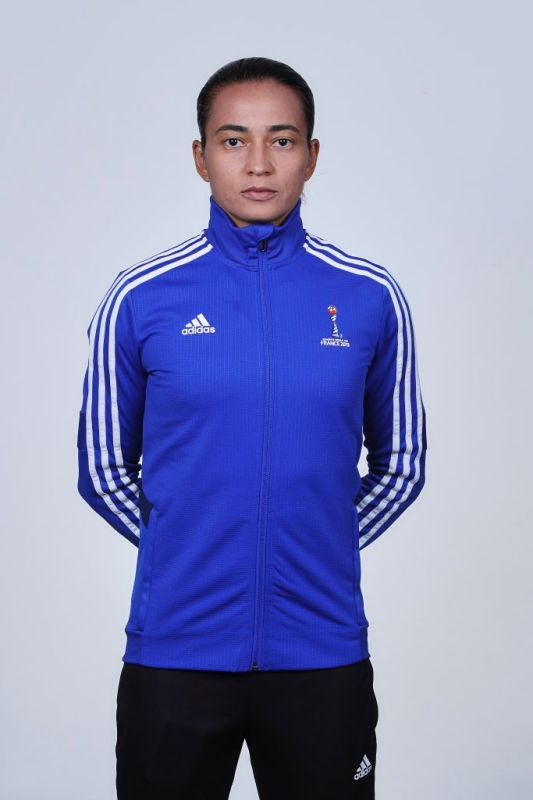 لأول مرة منذ 14 عاماً.. سيدة تقود الجهاز التحكيمي في الدوري البرازيلي (صور)