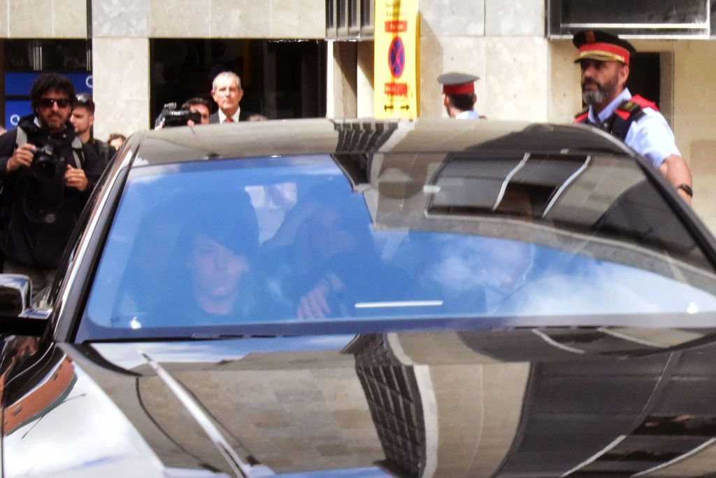 شاكيرا أمام المحكمة.. وتهرب من الإعلام (صور)