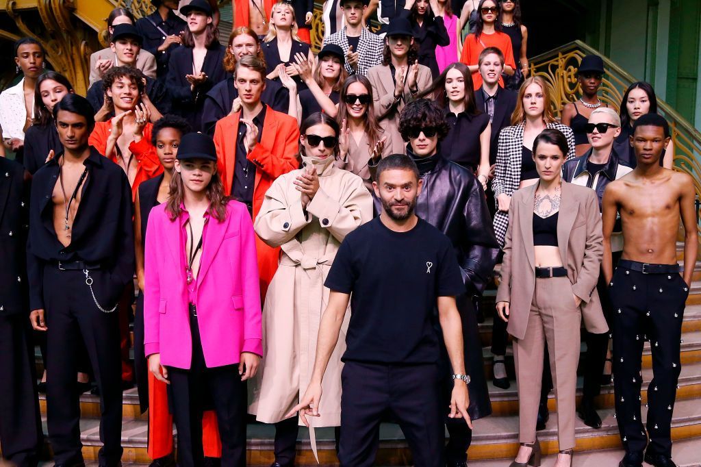 مجموعة دار AMI لربيع وصيف 2020 (فيديو +صور) 1 PARIS, FRANCE - JUNE 18: Designer Ami Alexandre Mattiussi at the Ami Alexandre Mattiussi fashion show at Grand Palais during Paris Men's Fashion Week Spring/Summer 2020 on June 18, 2019 in Paris, France. (Photo by Estrop/Getty Images)