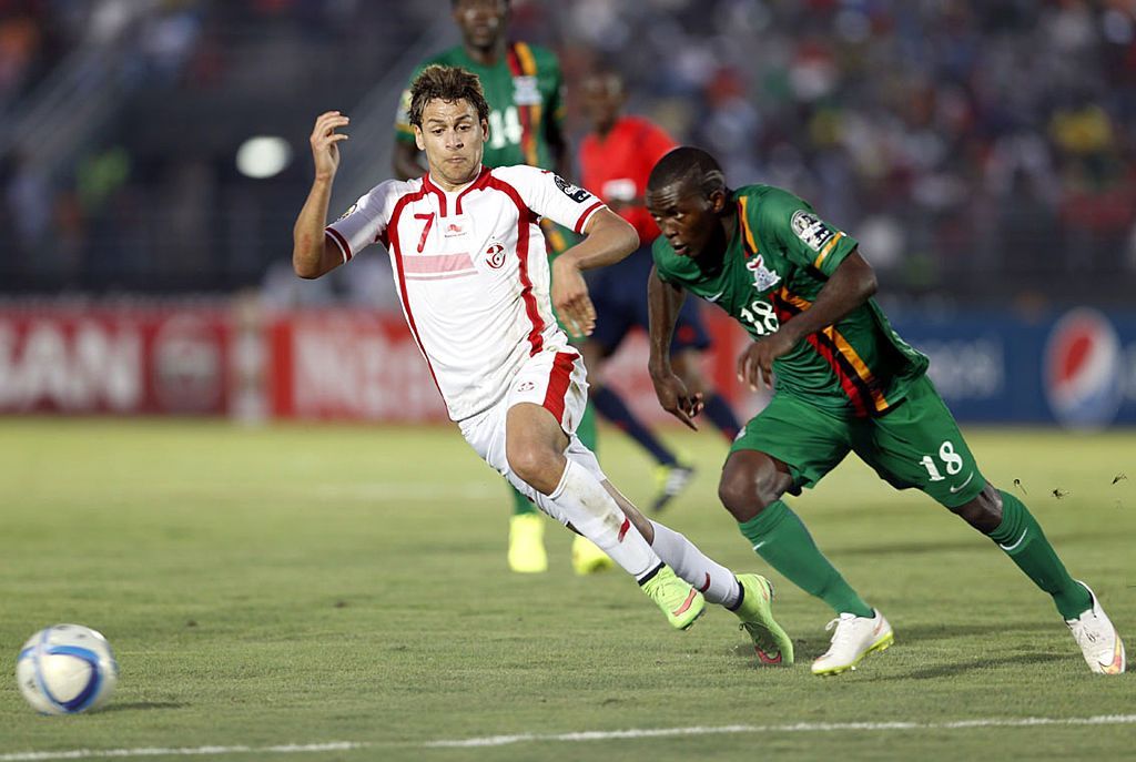 EBEBIYIN, EQUATORIAL GUINEA - JANUARY 22: Tunisia's Youssef Msakni (L) in action against Zambia's Emmanuel Mbola during the 2015 African Cup of Nations Group B football match between Zambia and Tunisia at Nuevo stadium in Ebebiyin, Equatorial Guinea on January 22, 2015. (Photo by Haykal Himema/Anadolu Agency/Getty Images)