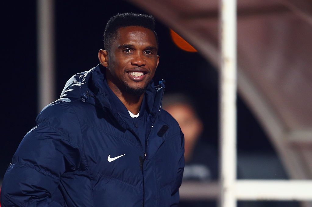 نصيحة من صامويل إيتو لصلاح بشأن الإنتقال إلى برشلونة.. ماذا قال؟ 1 ANTALYA, TURKEY - JANUARY 07: Samuel Eto'o of Antalyaspor looks on after a friendly match between VfB Stuttgart and Antalyaspor at Akdeniz Universitesi on January 7, 2016 in Antalya, Turkey. (Photo by Alex Grimm/Bongarts/Getty Images)
