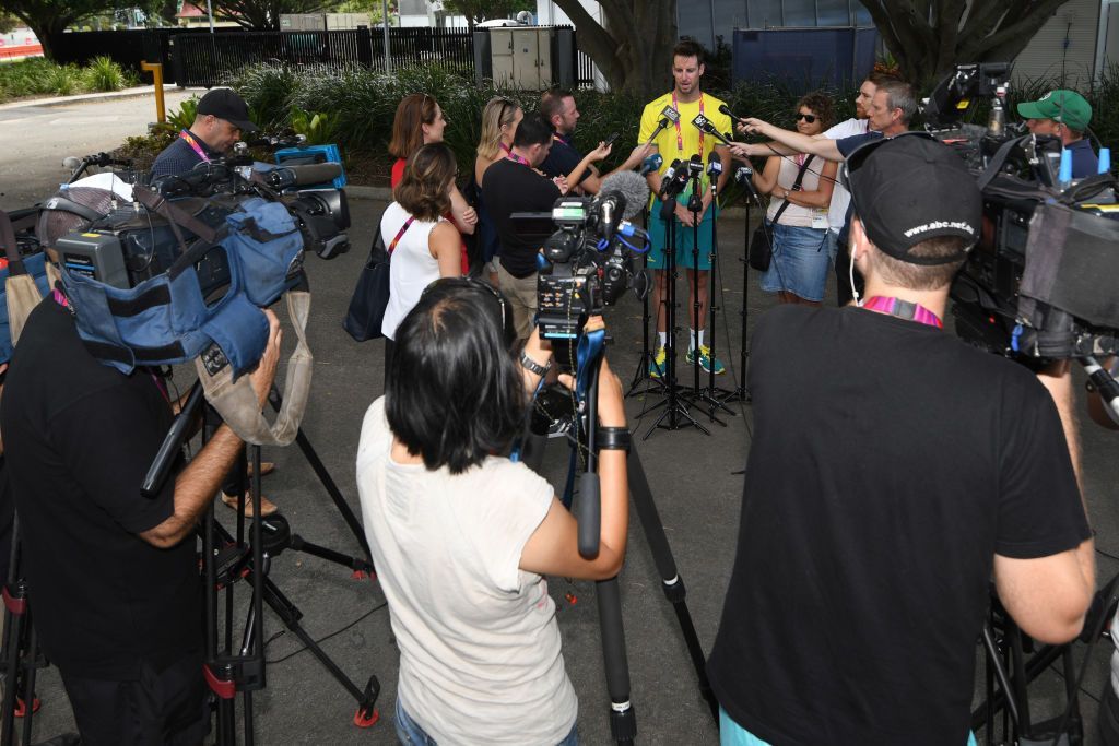 اعتزال بطل العالم 3 مرات بـ”السباحة“ (صور)