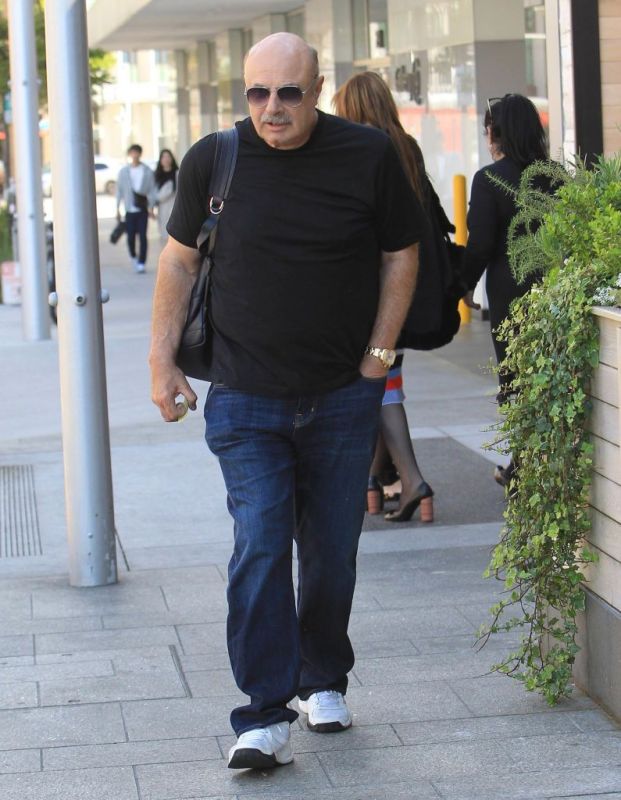 LOS ANGELES, CA - APRIL 30: Dr. Phil McGraw is seen on April 30, 2019 in Los Angeles, California. (Photo by Hollywood To You/Star Max/GC Images)