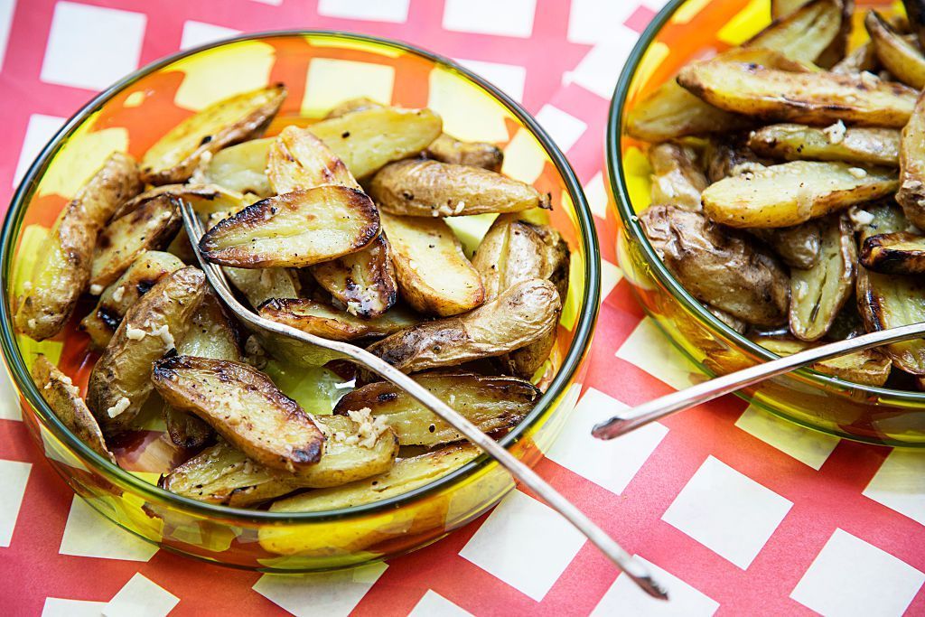 8 أطعمة غير متوقعة يمكن تحضيرها على الغريل.. الطعم لذيذ (صور) 4 UNSPECIFIED - JANUARY 27: Grilled bananas. (Photo by DeAgostini/Getty Images)