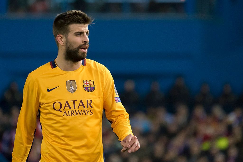 قصة الـ”وتسآب“ مع لاعبي كرة القدم.. تحديدُ مصير وتأثير على المستقبل! (صور) 1 Gerard pique of Barcelona during the UEFA Champions League quarter final, second leg match between Club Atletico de Madrid and FC Barcelona at the Vincente Calderon on April 13, 2016 in Madrid, Spain. (Photo by Oscar Gonzalez/NurPhoto via Getty Images)