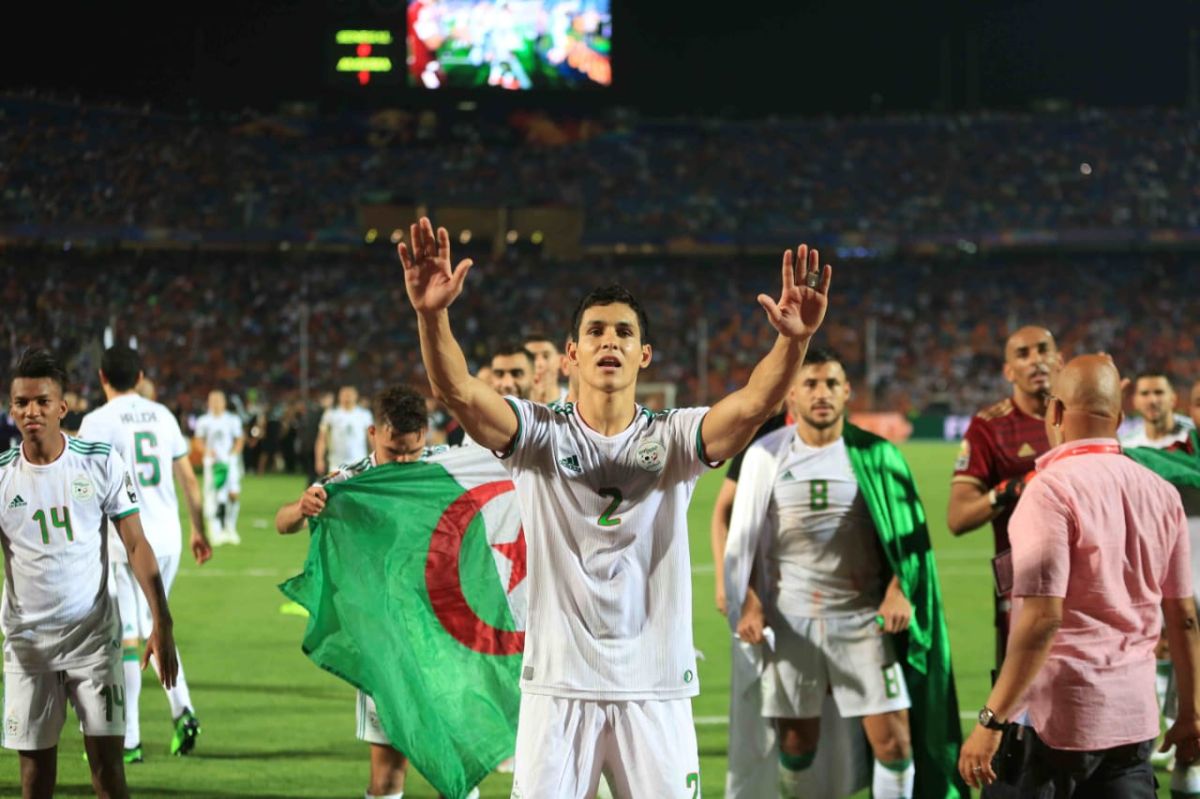 صور تبرزُ الكثير.. لحظات مؤثرة لاحتفال لاعبي الجزائر بفوزهم بكأس ”أمم أفريقيا“