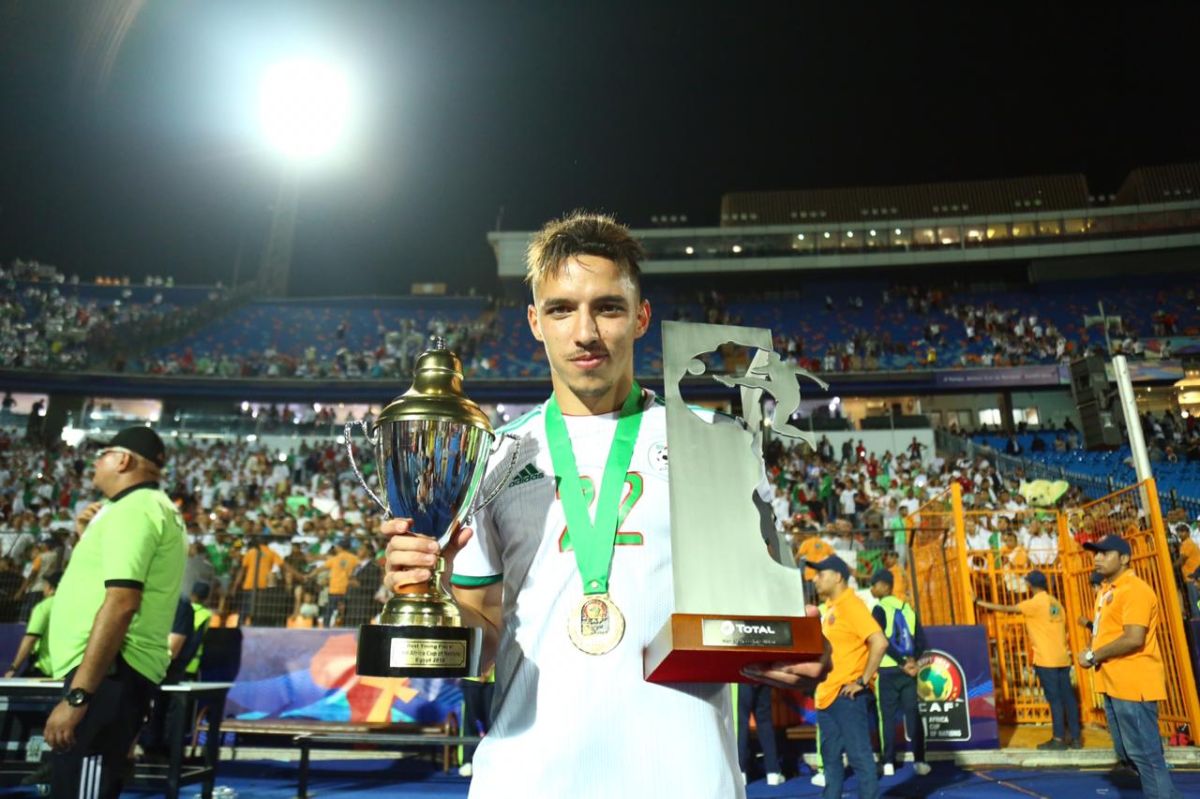 صور تبرزُ الكثير.. لحظات مؤثرة لاحتفال لاعبي الجزائر بفوزهم بكأس ”أمم أفريقيا“