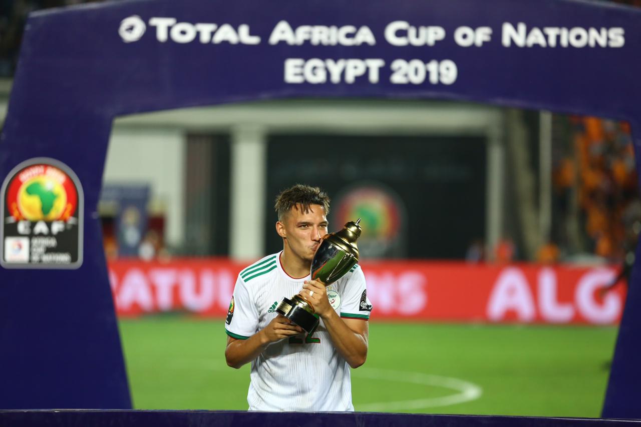 صور تبرزُ الكثير.. لحظات مؤثرة لاحتفال لاعبي الجزائر بفوزهم بكأس ”أمم أفريقيا“