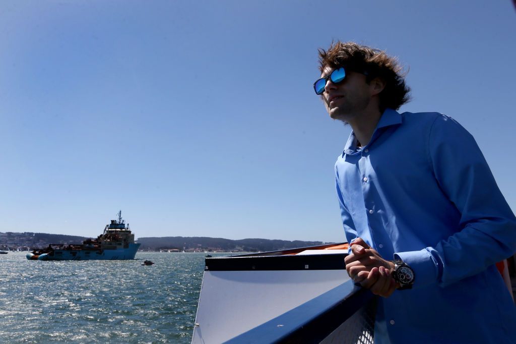 SAN FRANCISCO, CA - SEPTEMBER 08: The Ocean Cleanup launched its first cleanup system from San Francisco, Calif., to the Ocean. The cleanup System 001, created by Dutch environmental activist and innovator Boyan Slat, is a 2,000 feet long floater which was assembled in Alameda, and will start collecting plastic in the 'Great Pacific Garbage Patch' in the Pacific Ocean between California and Hawaii. (Photo by Ray Chavez/Digital First Media/East Bay Times via Getty Images)