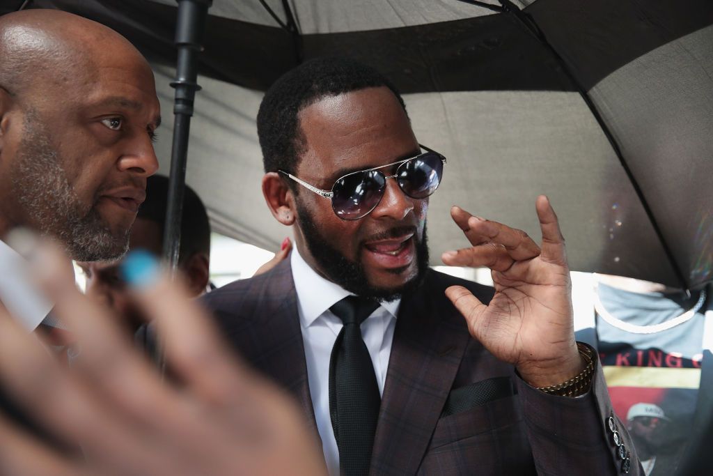 CHICAGO, ILLINOIS - JUNE 26: R&B singer R. Kelly (R) leaves the Leighton Criminal Courts Building following a hearing on June 26, 2019 in Chicago, Illinois. Prosecutors turned over to Kelly's defense team a DVD that alleges to show Kelly having sex with an underage girl in the 1990s. Kelly has been charged with multiple sex crimes involving four women, three of whom were underage at the time of the alleged encounters. (Photo by Scott Olson/Getty Images)