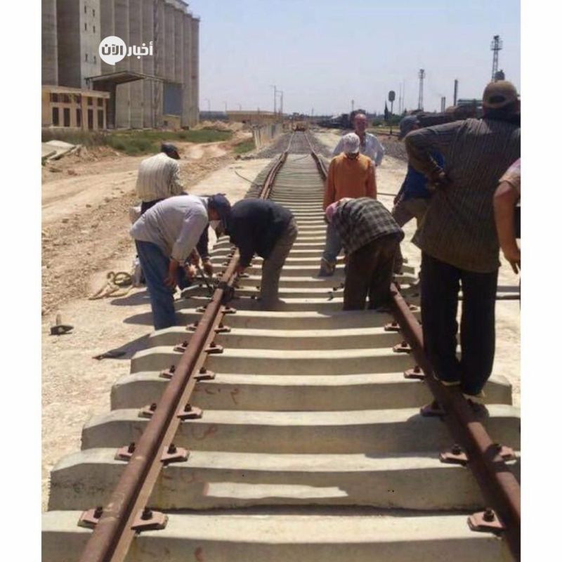 النظام السوري يشتري سكك الحديد وأنابيب النفط من التنظيمات الإرهابية