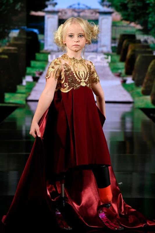 NEW YORK, NEW YORK - SEPTEMBER 08: Daisy-May Demetre walks the runway during LULU ET GIGI At New York Fashion Week Powered by Art Hearts Fashion NYFW September 2019  at The Angel Orensanz Foundation on September 08, 2019 in New York City. (Photo by Arun Nevader/Getty Images for Art Hearts Fashion)