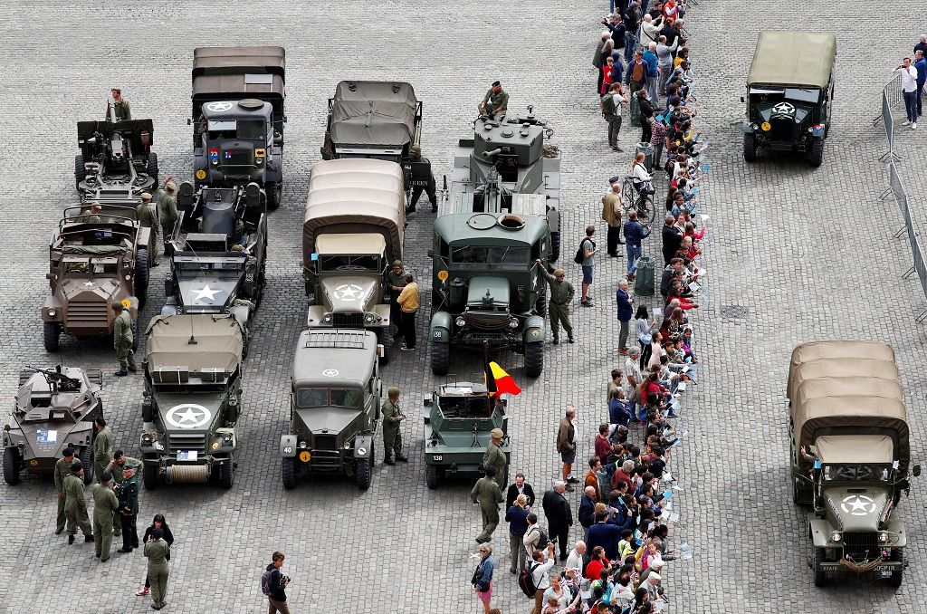 بمشاركة آليات عسكرية.. بروكسل تحتفل بالذكرى الـ75 لتحريرها من الألمان 2 Participants in military vehicles take part in ceremonies marking the 75th anniversary of its World War Two liberation in Brussels, September 3, 2019. REUTERS/Francois Lenoir