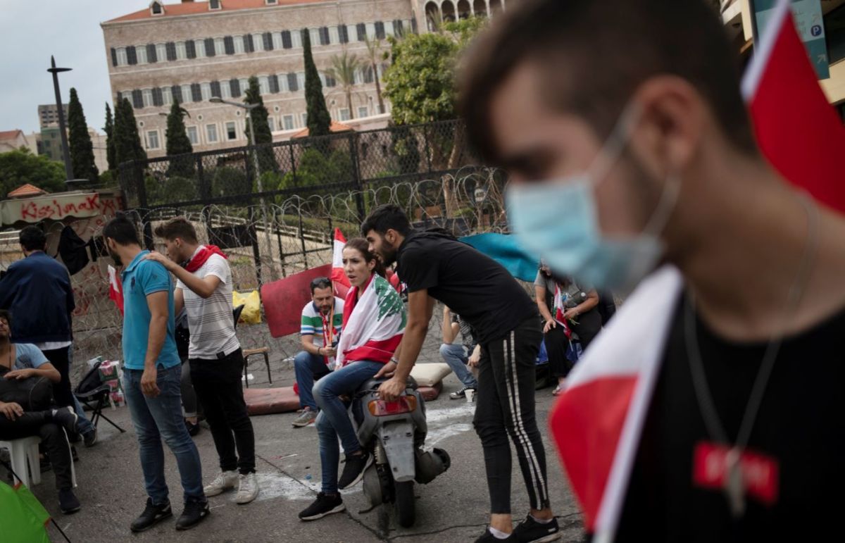 على وقع التظاهرات.. استمرار اغلاق المصارف في لبنان غداً الخميس