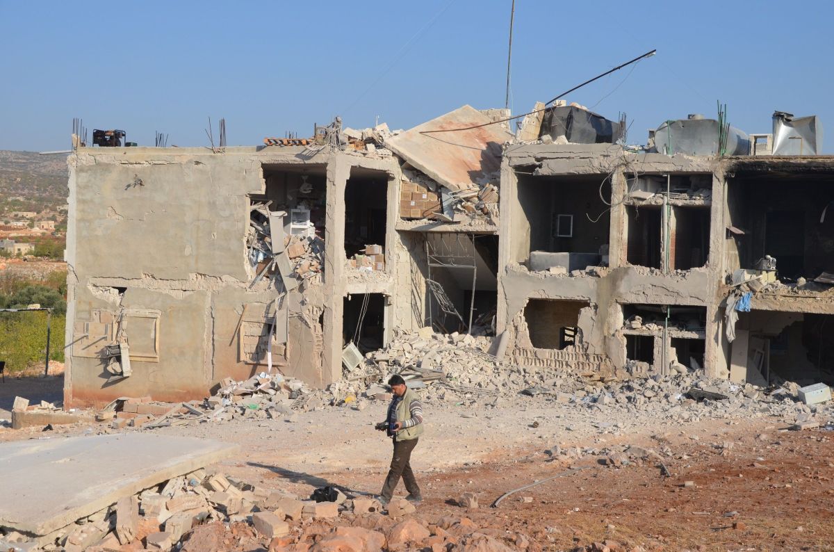 الطيران الروسي يدمر مشفى تخصصي بشكل كامل في إدلب