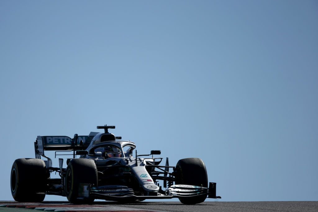 لويس هاميلتون يتوج بلقب سادس في بطولة العالم للفورمولا 1