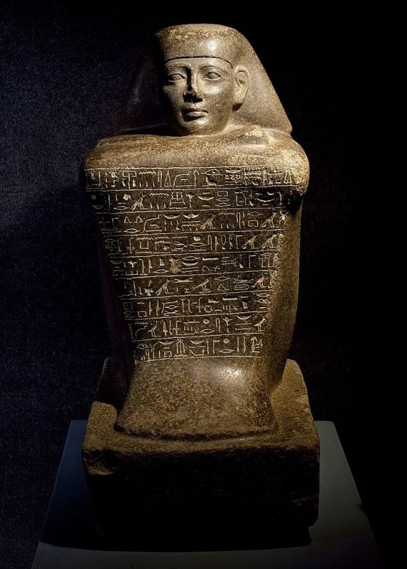 EGYPT - NOVEMBER 14: Cube statue of Yamunedjeh, black granite, dating from the reign of Thutmose III, from El Kurna. Egyptian civilisation, New Kingdom, 18th century. Luxor, Ancient Egypt Museum (Photo by DeAgostini/Getty Images)
