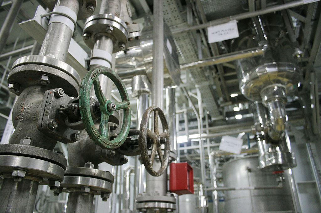 محطات في تاريخ إيران النووي.. منذ الذَّرة الأولى وحتى اليوم