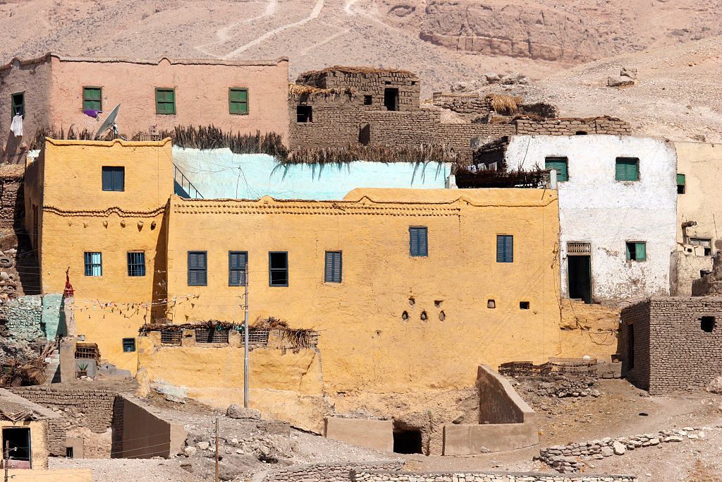 The old village of Gourna / Kurna on the West Bank of the river Nile in the Valley of the Kings, Luxor, Egypt, North Africa. (Photo by: Arterra/Universal Images Group via Getty Images)