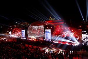 ألمانيا تحتفل بالذكرى الثلاثين لسقوط جدار برلين (بالصور)