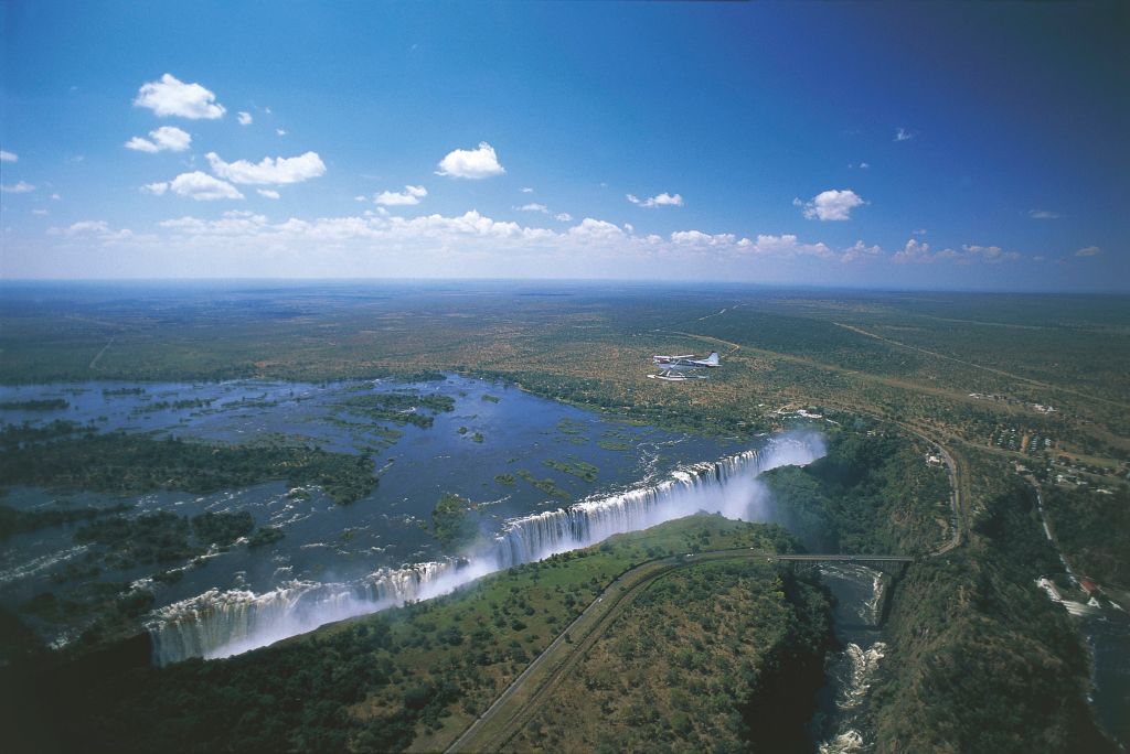 موجة جفاف تضرب شلالات فيكتوريا.. والسبب التغير المناخي! (فيديو)
