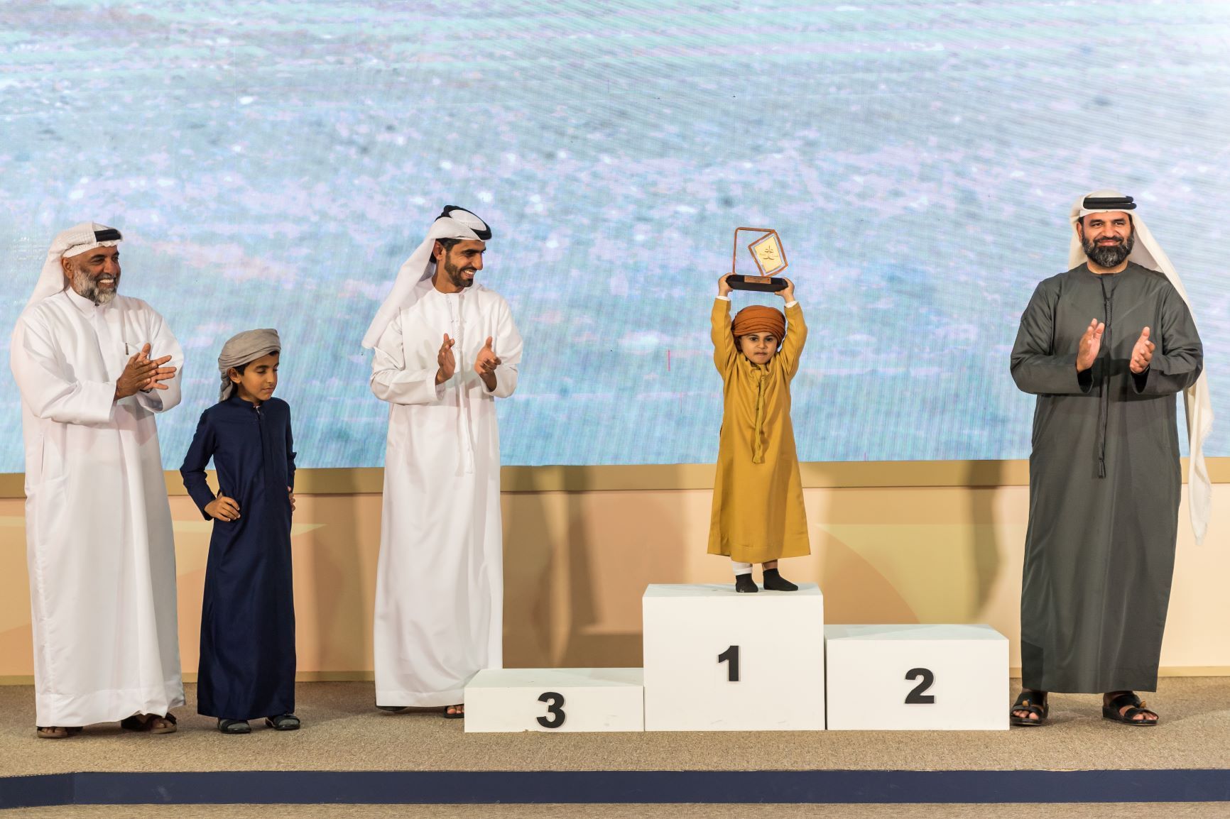 3500 مشاركة تسجل رقماً قياسياً في بطولة فزاع للصيد بالصقور