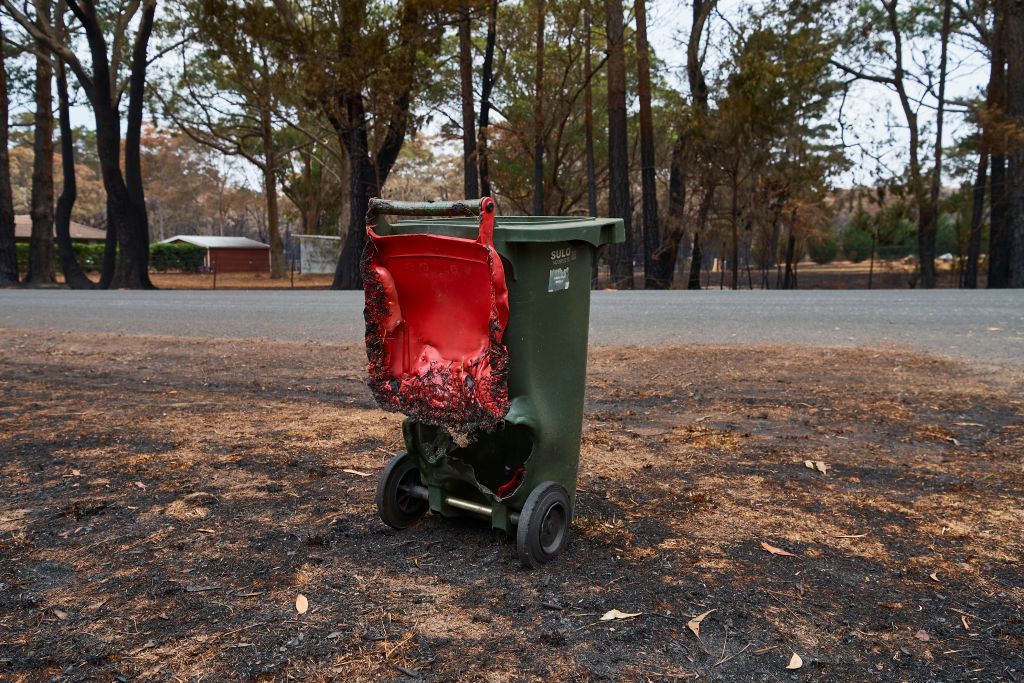 أستراليا تُجلي أشخاصاً محتجزين منذ أيام بسبب الحرائق (صور)