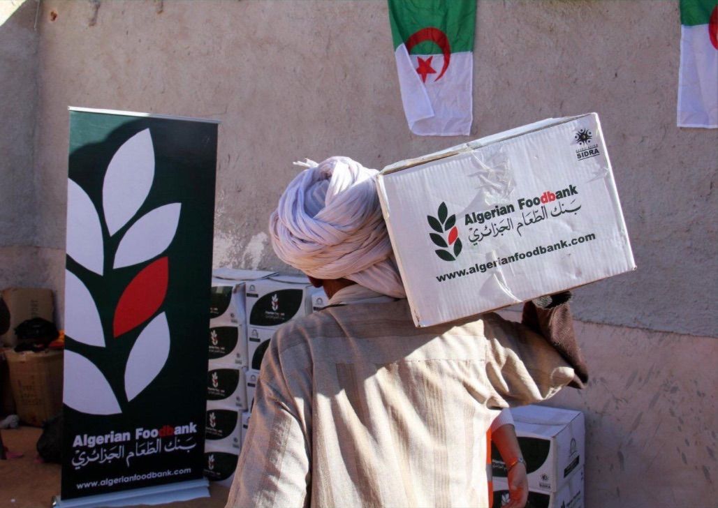 "بنك الطعام الجزائري".. مبادرة لتموين المحتاجين والمتضررين من كورونا في رمضان 2 "بنك الطعام الجزائري".. مبادرة لتموين المحتاجين والمتضررين من كورونا في رمضان