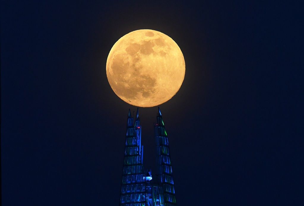 The Pink Supermoon rises over the Shard skyscraper in London in an astronomical event that occurs when the moon is closest to the Earth in its orbit, making it appear much larger and brighter than usual, in London, Britain, April 7, 2020. REUTERS/Dylan Martinez