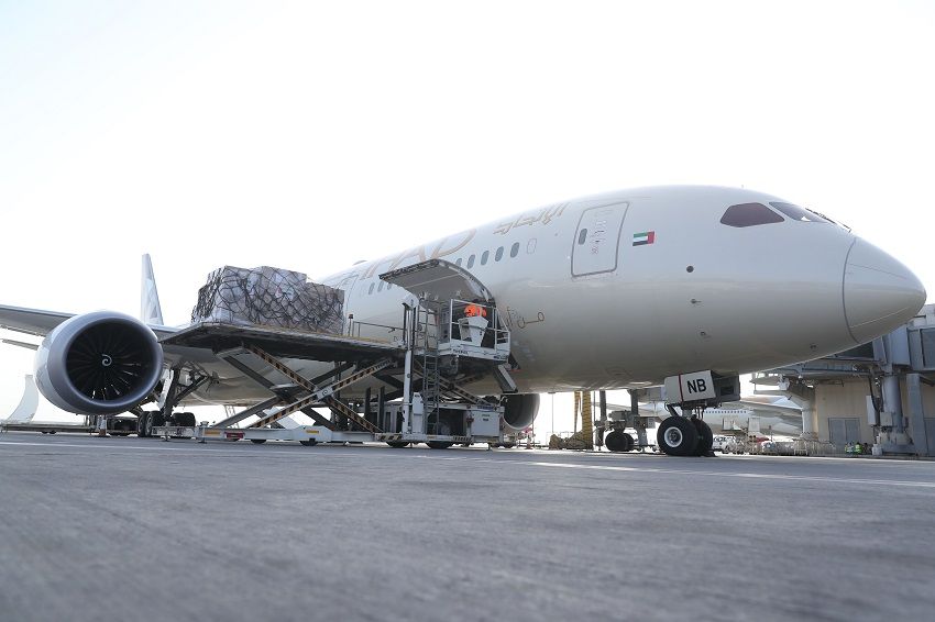 طائرة مساعدات إماراتية لـ أوكرانيا لمواجهة كورونا