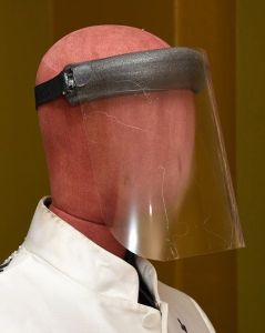 أستاذ مساعد في كلية التمريض بأمريكا يصنع دروعًا مخصصة للوجه في منزله 3 LAS VEGAS, NEVADA - APRIL 22: A test custom-made face shield made for health care workers is displayed on a mannequin at the home of UNLV School of Nursing assistant professor Dr. Rhigel Jay Tan, a licensed nurse practitioner in psychiatric mental health, amid the coronavirus pandemic on April 22, 2020 in Las Vegas, Nevada. Dr. Tan designed the face shields, which he calls "iCareFaceShields," and can make them for about 40 cents each using a piece of polyethylene foam cut from a pool noodle, a sheet of projector transparency film, and an elastic band. He also makes cloth face masks that he calls "iCareMasks" for about USD 1.20. Since he began making them with help from friends and family about two weeks ago, Tan has donated more than 350 shields and 120 masks to Las Vegas-area hospitals and medical facilities. The World Health Organization declared the coronavirus (COVID-19) a global pandemic on March 11th. Ethan Miller/Getty Images/AFP