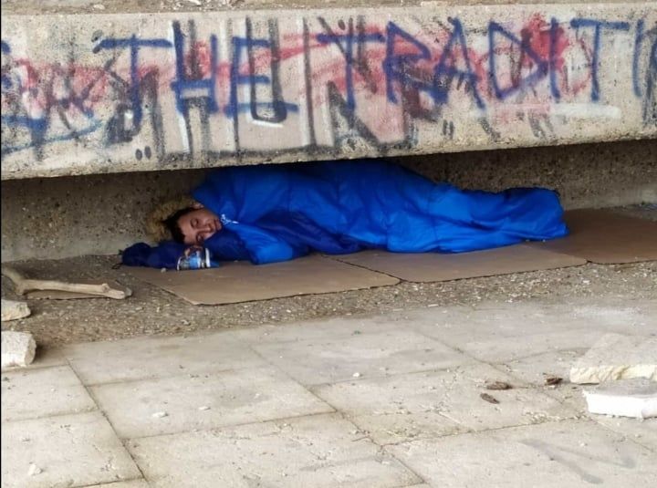 اللاجئون السوريون العالقون بصربيا يستحضرون أجواء عيد الفطر في أجواء سيئة