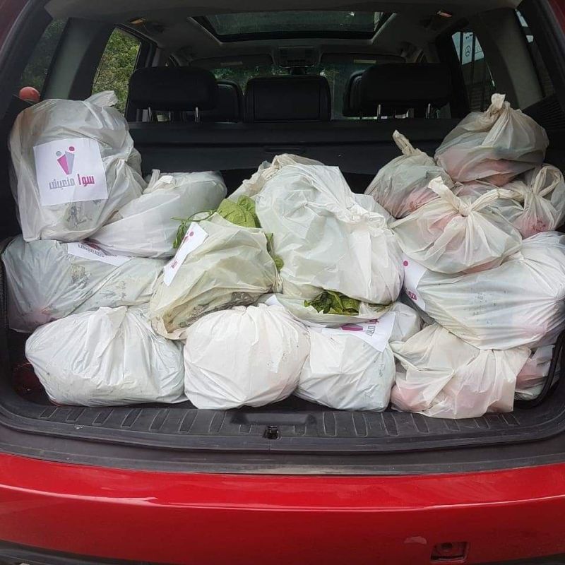 لبنانيون يواجهون الأزمة بالتكاتف.. "سوا منعيش" حملة شبابية لمساعدة العائلات الأكثر فقراً