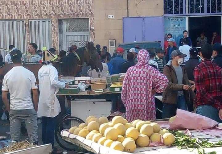 الأسواق الأسبوعية في رمضان بؤر خطيرة لإنتشار فيروس كورونا بالمغرب 1 الأسواق الأسبوعية في رمضان بؤر خطيرة لإنتشار فيروس كورونا بالمغرب