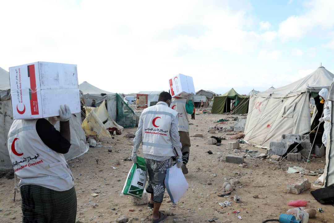 بالصور والفيديو.. 100 ألف مستفيد من حملة "إفطار صائم" الإماراتية بـ4 محافظات يمنية 2 بالصور والفيديو.. 100 ألف مستفيد من حملة "إفطار صائم" الإماراتية بـ4 محافظات يمنية