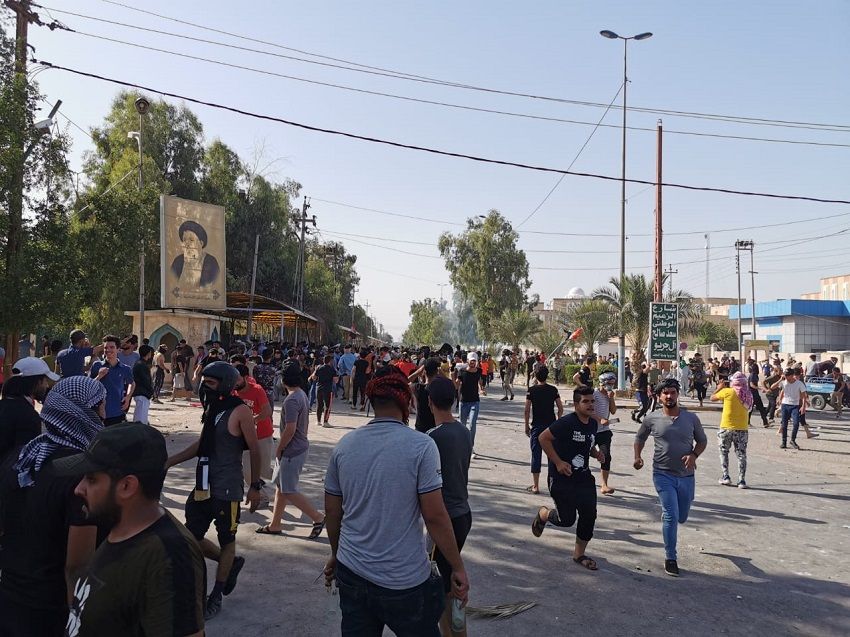 تظاهرة في النجف للمطالبة باستقالة محافظها