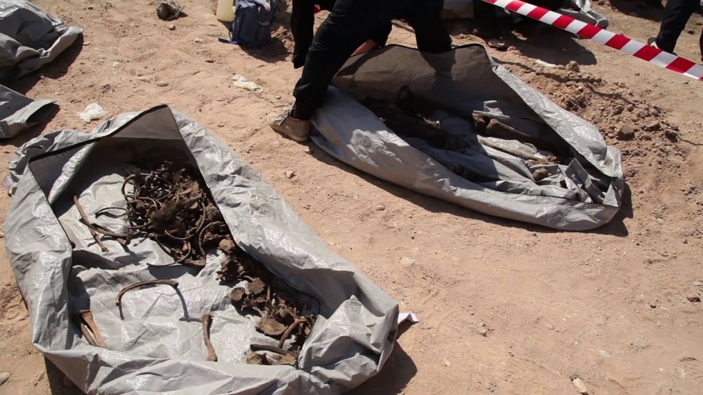 اكتشاف مقبرة جماعية في ريف الرقة بعد ثلاث سنوات من تحريرها من داعش