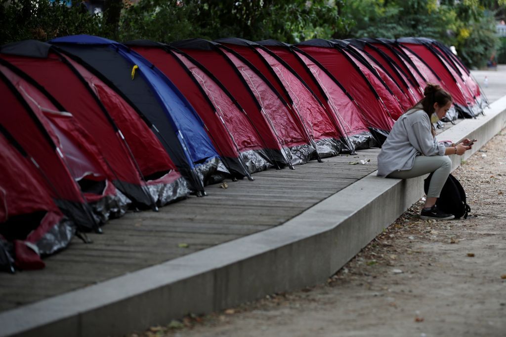 بالصور : مخيمات للمهاجرين القاصرين في باريس