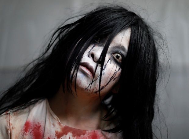 عروض زومبي حية في حدائق اليابان تَحُضُ الناس على التباعد الاجتماعي