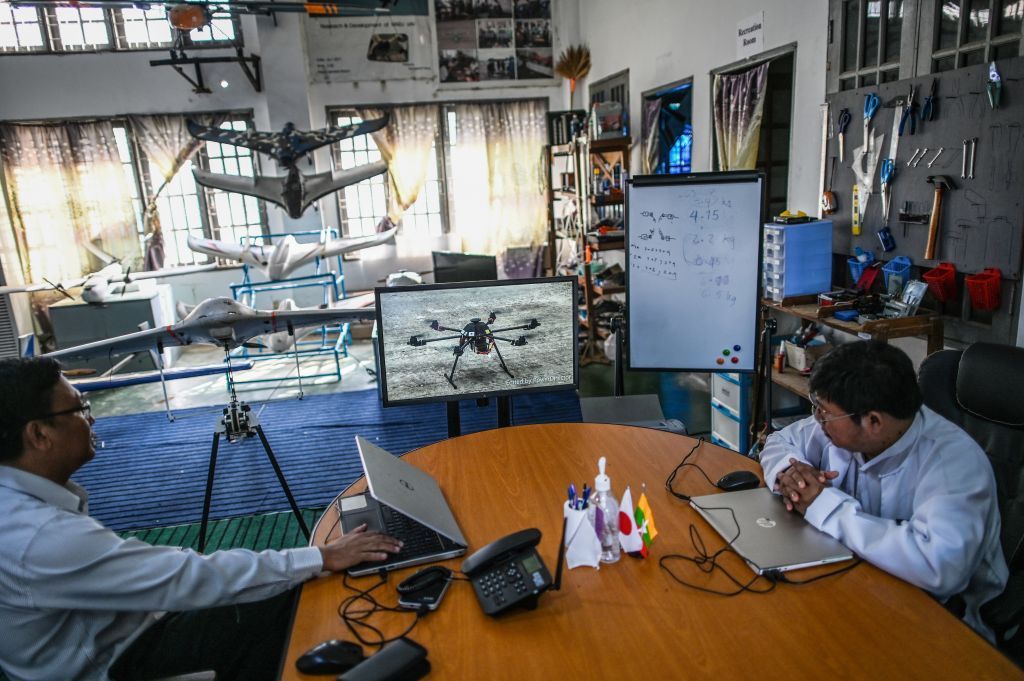 بالفيديو.. بورما تقترب من تحقيق حلمها الفضائي بإطلاق أول قمر اصطناعي 2 بالفيديو.. بورما تقترب من تحقيق حلمها الفضائي بإطلاق أول قمر اصطناعي