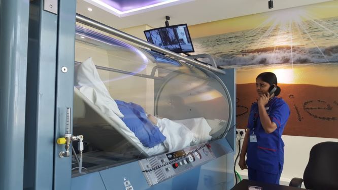 تقنية العلاج بالأوكسجين عالي الضغط في مستشفى الزهراء بدبي