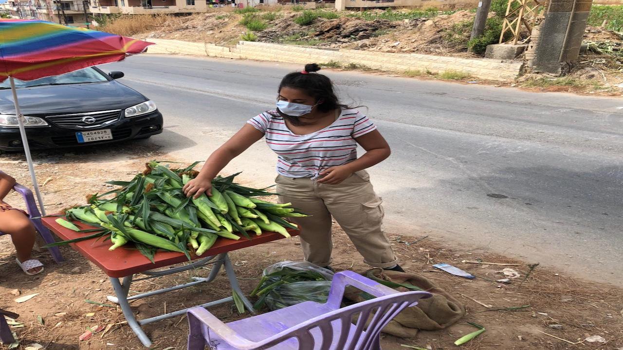 لبنانيات يعملن في مهنٍ كانت حكراً على الرجال.. والسبب الأزمة الاقتصادية