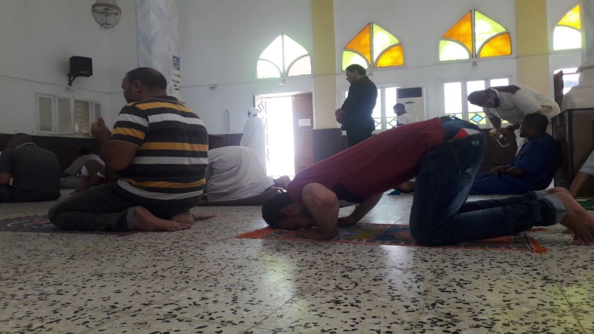 بعد 8 أشهر من الحظر.. مساجد شرق ليبيا تقيم شعائر صلاة الجمعة